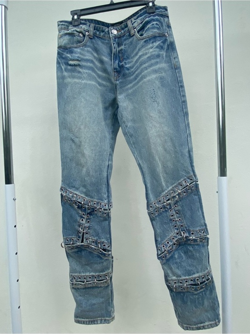 Forever 21 Slim Fit Medium Wash Chain Link Jeans Size 32